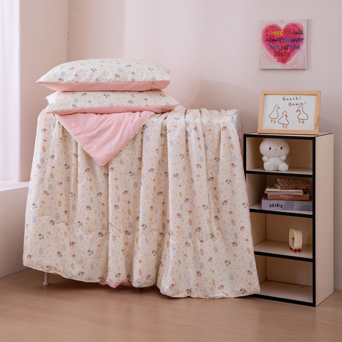 91家纺网 家纺一手货源 找家纺 南北家居 2025新款针织棉双层纱夏被四件套 呆呆熊