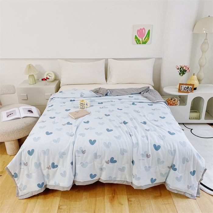 91家纺网 家纺一手货源 找家纺 南北家居  2025新款亲肤泡泡棉提花夏被 一见倾心