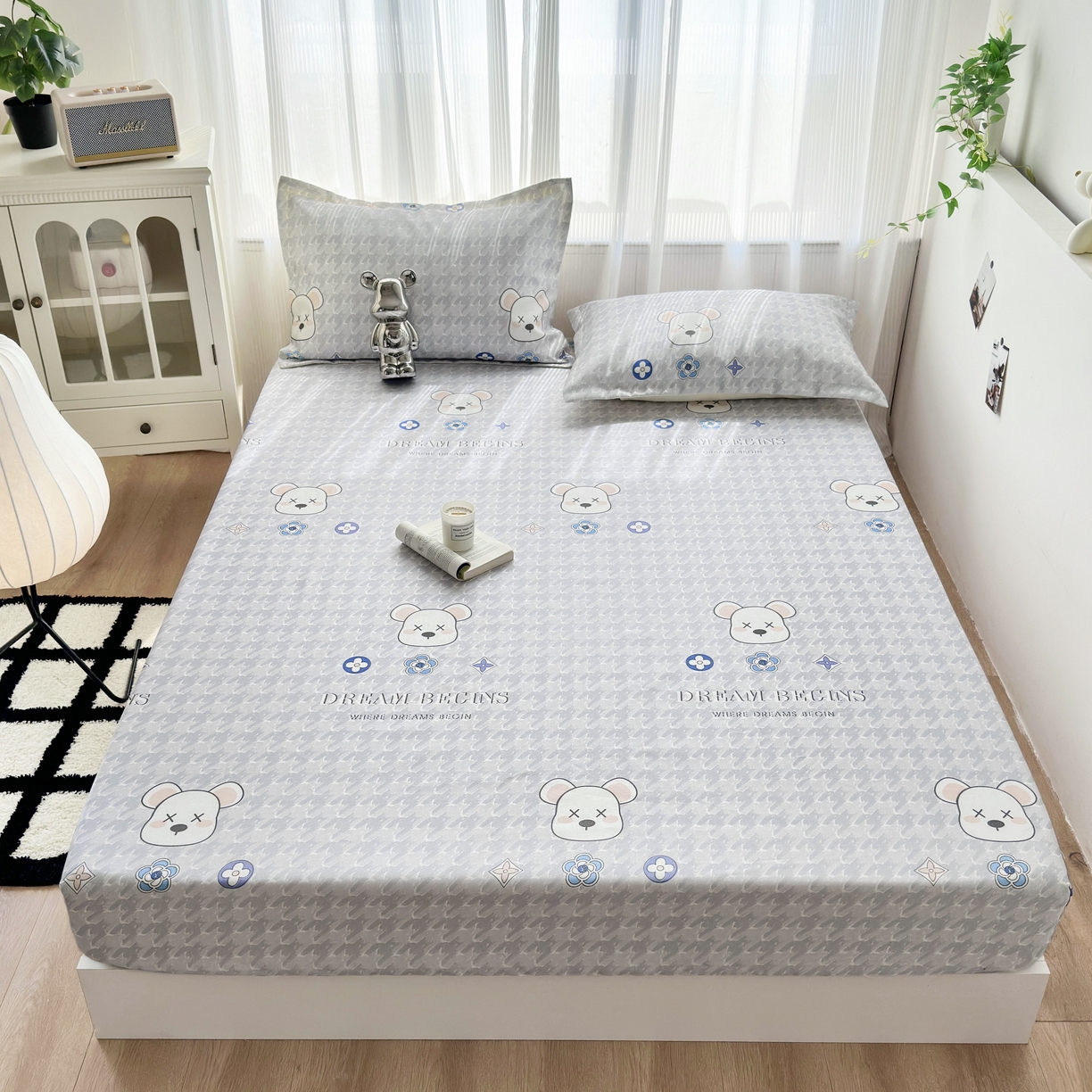 91家纺网 家纺一手货源 找家纺 乐居家纺 2025新款亲肤舒适活性印染水洗冰丝床笠 千鸟格熊