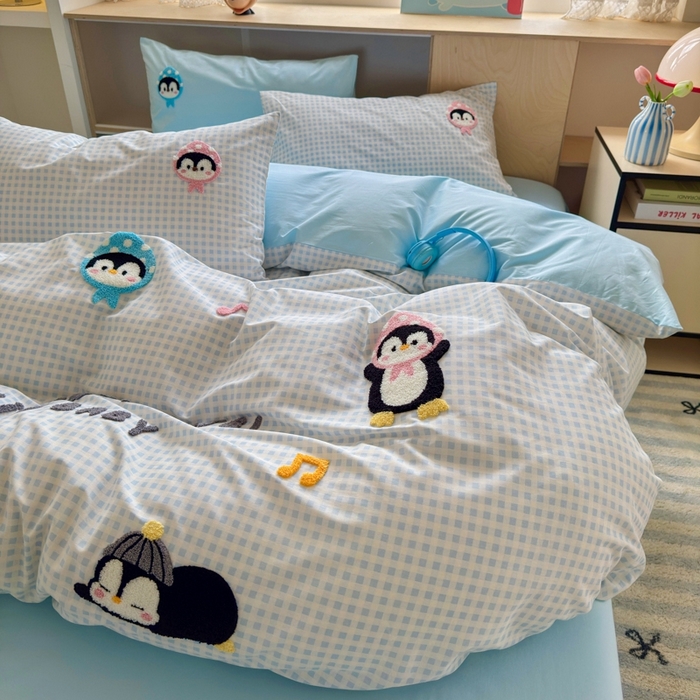 91家纺网 家纺一手货源 找家纺 如意朵2025新款全棉毛巾绣四件套 企鹅抱抱