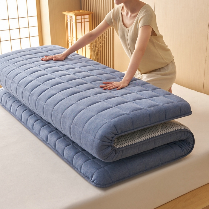 91家纺网 家纺一手货源 找家纺 锦丝钰床垫 2025新款色织水洗棉棉花床垫 牛仔蓝