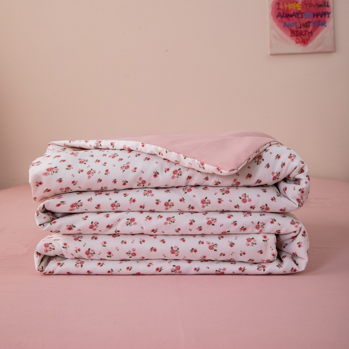 91家纺网 家纺一手货源 找家纺 南北家居 2025新款针织棉双层纱夏被四件套 粉色小花