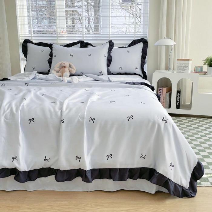 91家纺网 家纺一手货源 找家纺 绣女坊  2025新款水洗天丝夏被四件套 蓝色蝴蝶结