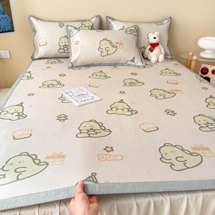 91家纺网 家纺一手货源 找家纺 典曼家纺 2025春夏新款250D冰丝宽边圆网冰丝凉席席子 礼物恐龙