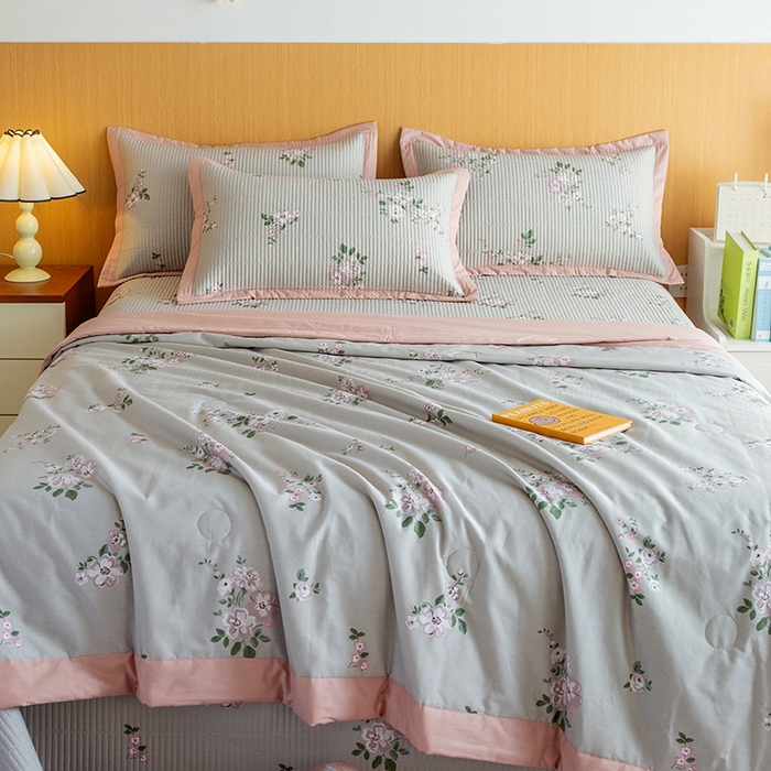 91家纺网 家纺一手货源 找家纺 晨晨家纺2025新款双面全棉夏被四件套 寻芳