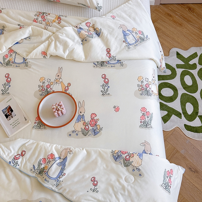 91家纺网 家纺一手货源 找家纺 麦伦家居 2025新款云柔针织棉大豆夏凉被 花丛小兔