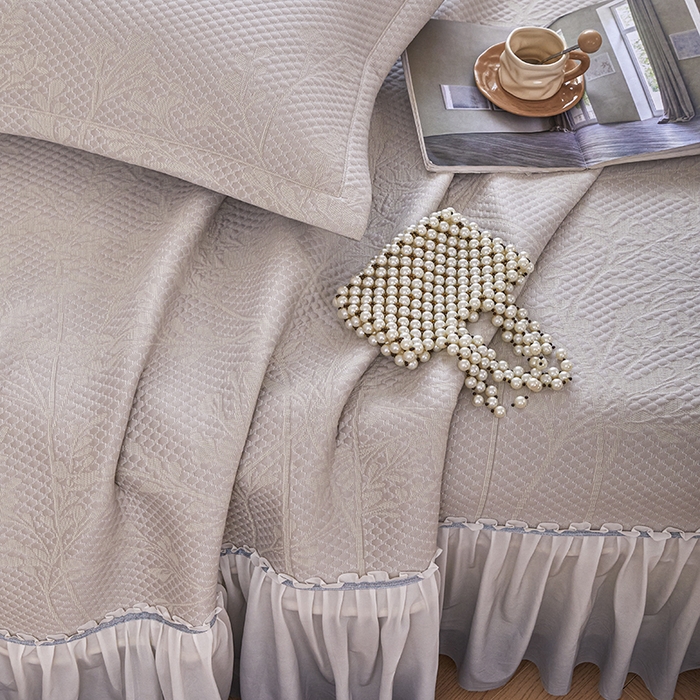 91家纺网 家纺一手货源 找家纺 桂雅居 2025春夏新款高分子凉席三件套床裙款 优雅灰