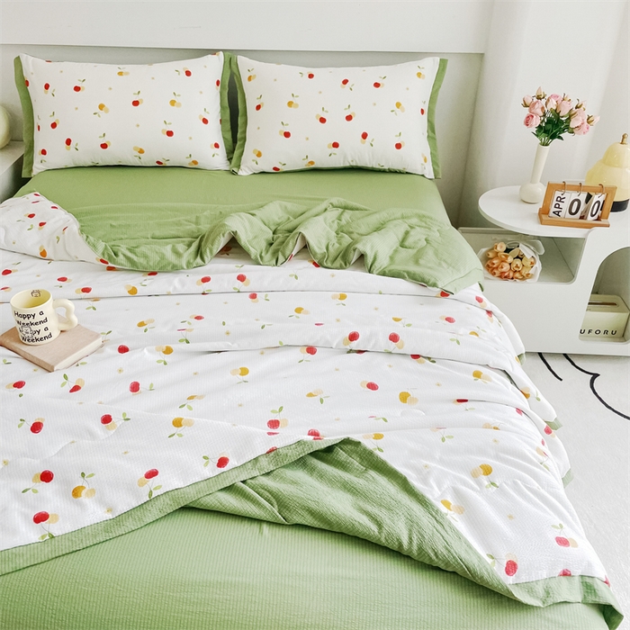 91家纺网 家纺一手货源 找家纺 南北家居 2025新款亲肤泡泡棉提花夏被 甜蜜樱桃