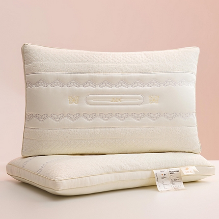 91家纺网 家纺一手货源 找家纺 （总）昕科 2025新款蕾丝复合蚕丝枕-蕾丝花边蚕丝枕芯蝴蝶绣花桑蚕丝枕头