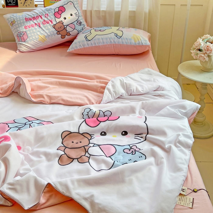 91家纺网 家纺一手货源 找家纺 海岛哥哥 2025新款水洗棉大版卡通夏被 凯蒂的礼物