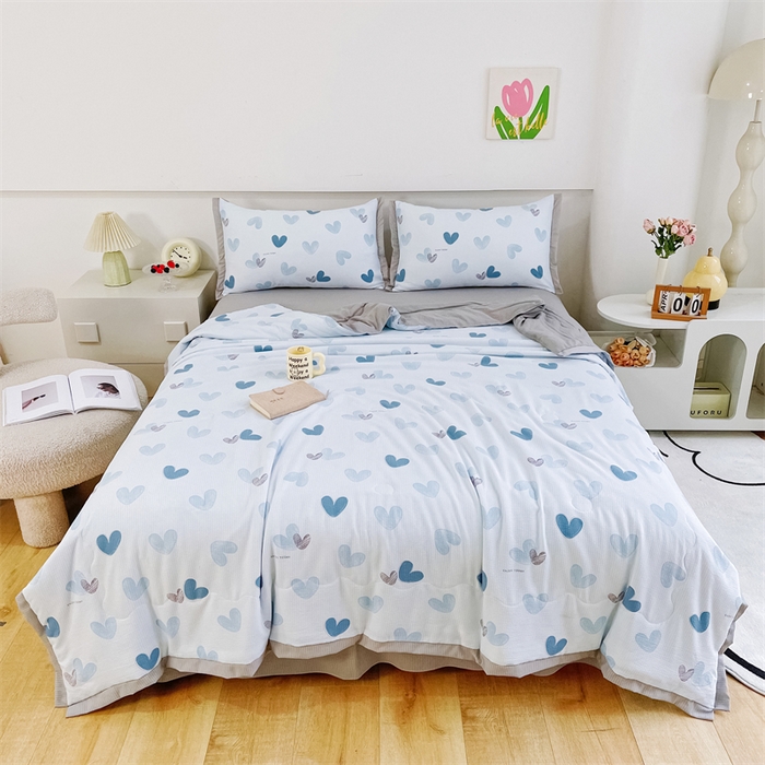 91家纺网 家纺一手货源 找家纺 南北家居  2025新款亲肤泡泡棉提花夏被 一见倾心