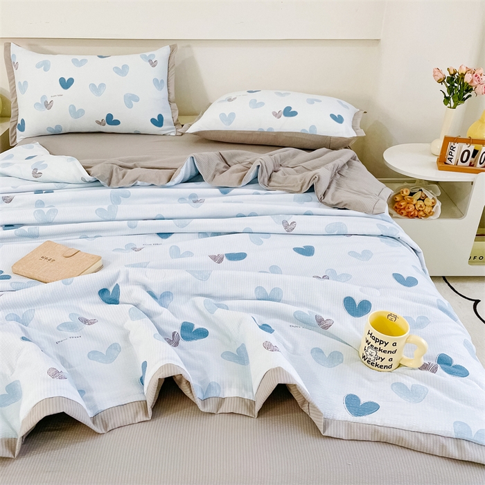 91家纺网 家纺一手货源 找家纺 南北家居  2025新款亲肤泡泡棉提花夏被 一见倾心