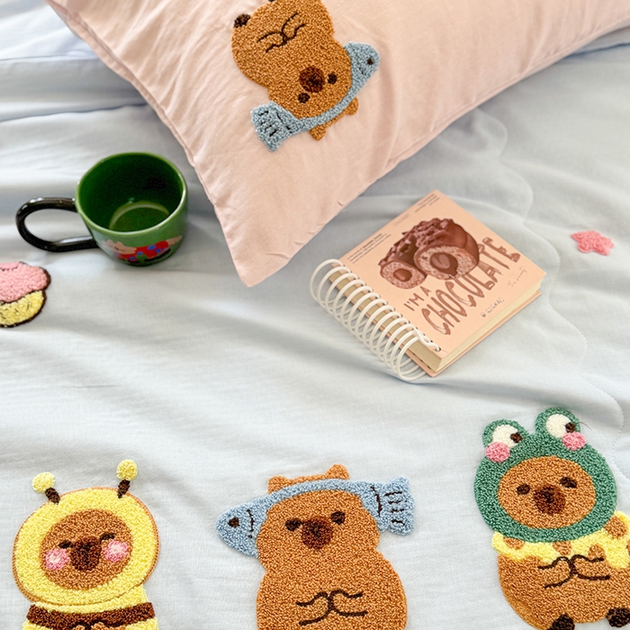 91家纺网 家纺一手货源 找家纺 TT.one 塔塔家居 TT.one 塔塔家居 TT.one 塔塔家居 2025新款全棉双层纱毛巾绣萌宠系列夏被 夏被·呆萌皮皮