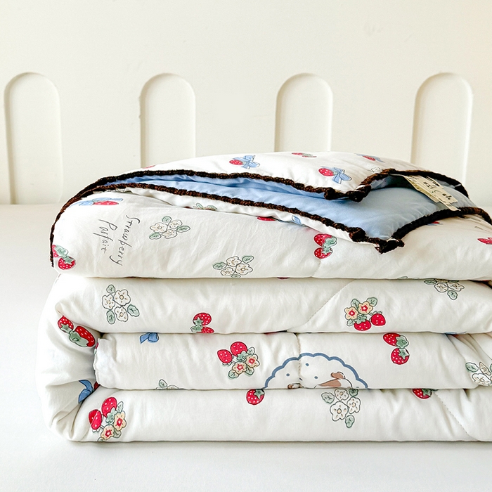 91家纺网 家纺一手货源 找家纺 熙宴家纺 2025新款A类水洗双层纱100%新疆棉花印花夏被空调被夏凉被 甜心草莓