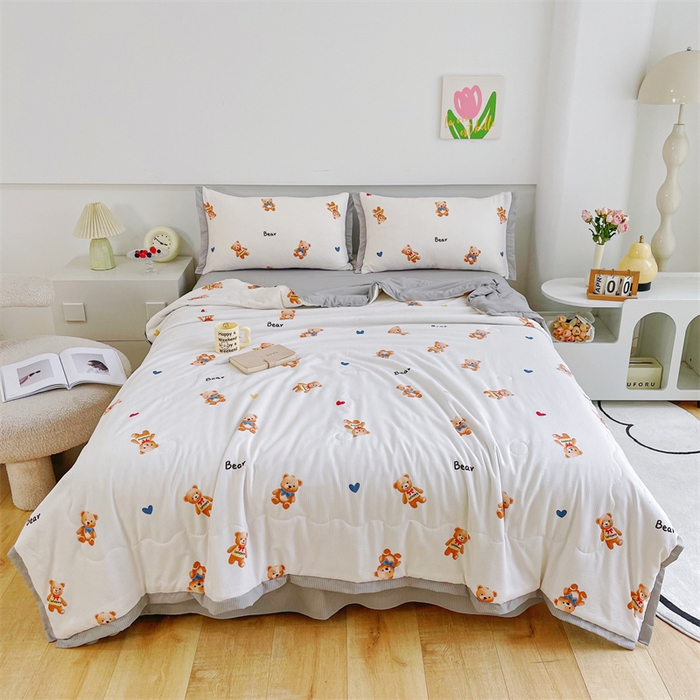 91家纺网 家纺一手货源 找家纺 南北家居 2025新款亲肤泡泡棉提花夏被 欢乐熊