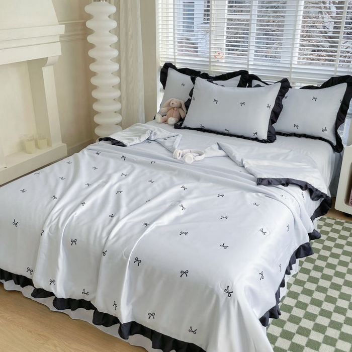 91家纺网 家纺一手货源 找家纺 绣女坊  2025新款水洗天丝夏被四件套 蓝色蝴蝶结