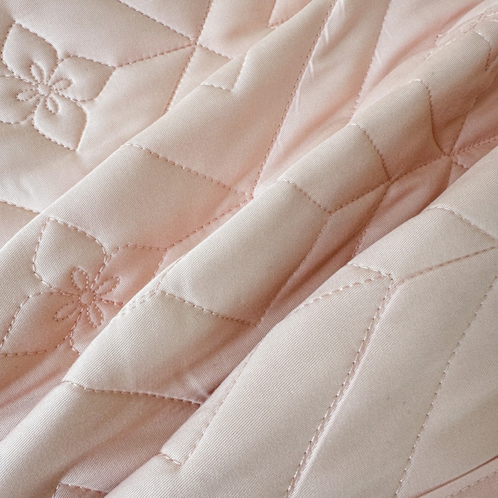 91家纺网 家纺一手货源 找家纺 云雀  2025新款舒适莱赛尔天丝夹棉床盖 菱格床盖-玉粉