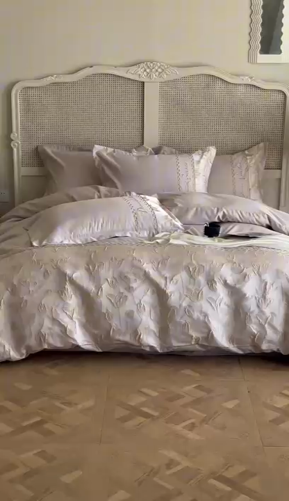 91家纺网 家纺一手货源 找家纺 菲儿2025新款冰丝浮雕提花绣花四件套 郁金香-香槟