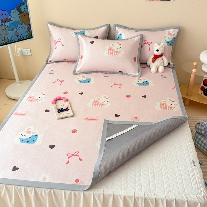 91家纺网 家纺一手货源 找家纺 典曼家纺 2025春夏新款250D冰丝宽边圆网冰丝凉席席子 蛋糕兔子