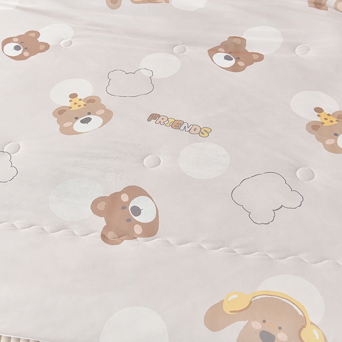 91家纺网 家纺一手货源 找家纺 畅畅家纺 2025新款夏季凉感丝印花足球花凉席夏被夏凉被空调被四件套 足球花-可爱小熊