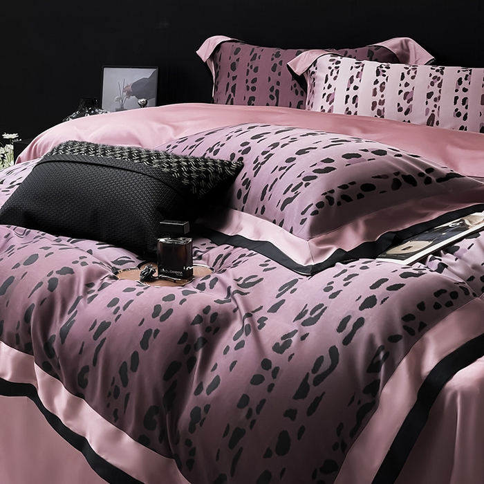 91家纺网 家纺一手货源 找家纺 爱妮菲2025夏季A类天丝棉夹棉床盖床笠四件套全棉纯棉纯色长绒棉真丝保护罩高级感全工艺床上用品 雨棠