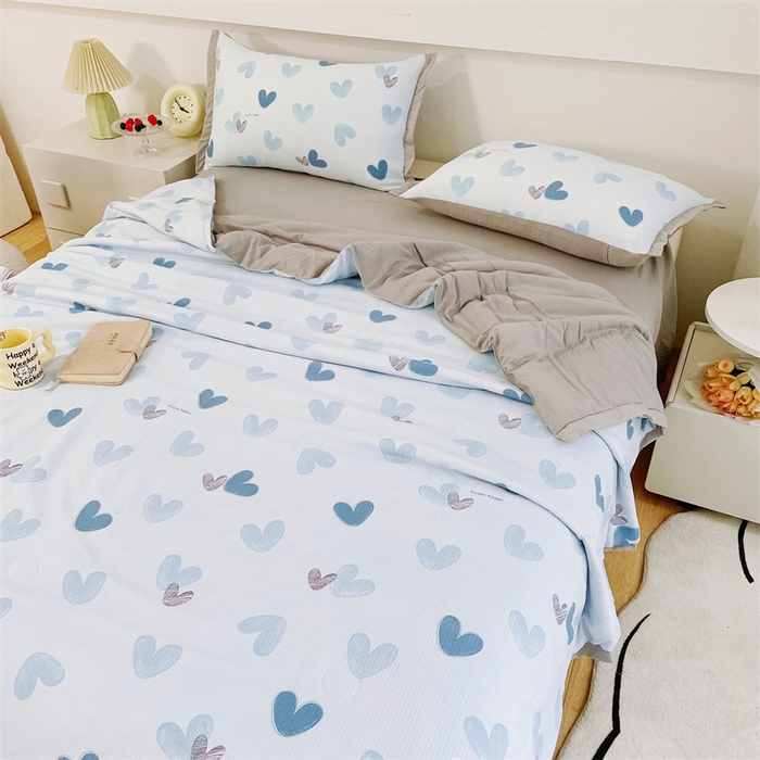 91家纺网 家纺一手货源 找家纺 南北家居  2025新款亲肤泡泡棉提花夏被 一见倾心