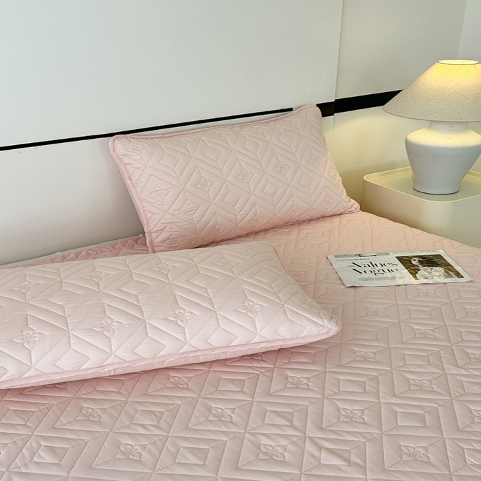 91家纺网 家纺一手货源 找家纺 云雀  2025新款舒适莱赛尔天丝夹棉床盖 菱格床盖-玉粉