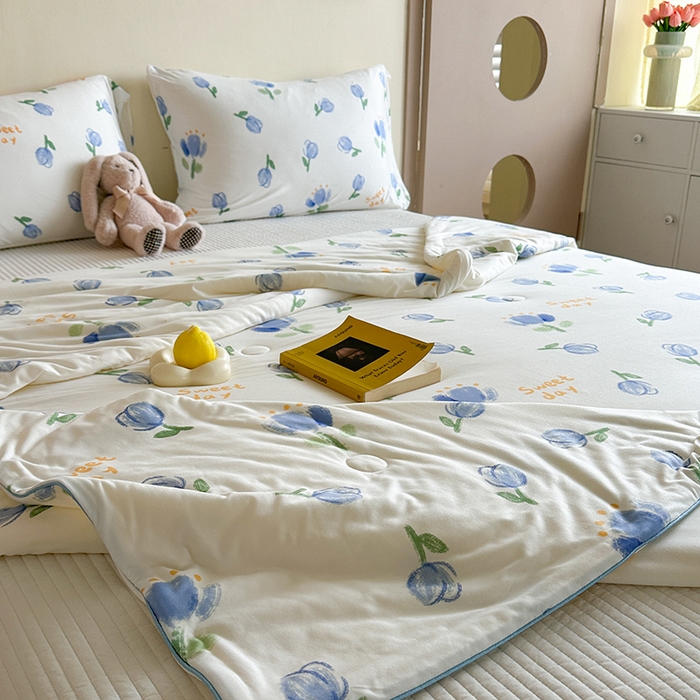 91家纺网 家纺一手货源 找家纺 麦伦家居 2025新款云柔针织棉大豆夏凉被 蓝郁金香