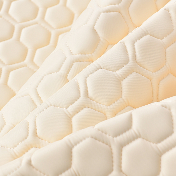 91家纺网 家纺一手货源 找家纺 畅畅家纺 2025新款夏季凉感丝足球花纯色凉席夏被四件套 足球花-米黄