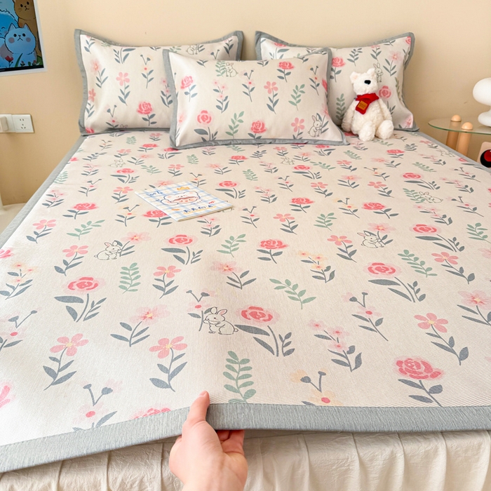 91家纺网 家纺一手货源 找家纺 典曼家纺 2025春夏新款250D冰丝宽边圆网冰丝凉席席子 采花小兔