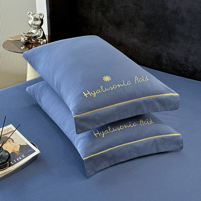 91家纺网 家纺一手货源 找家纺 宇彬家纺 2025直播新款13374全棉纯棉母婴级压线一字绣纯色刺绣四件套全棉纯棉贡缎新疆长绒字母款铂金系列 铂金 宾利蓝