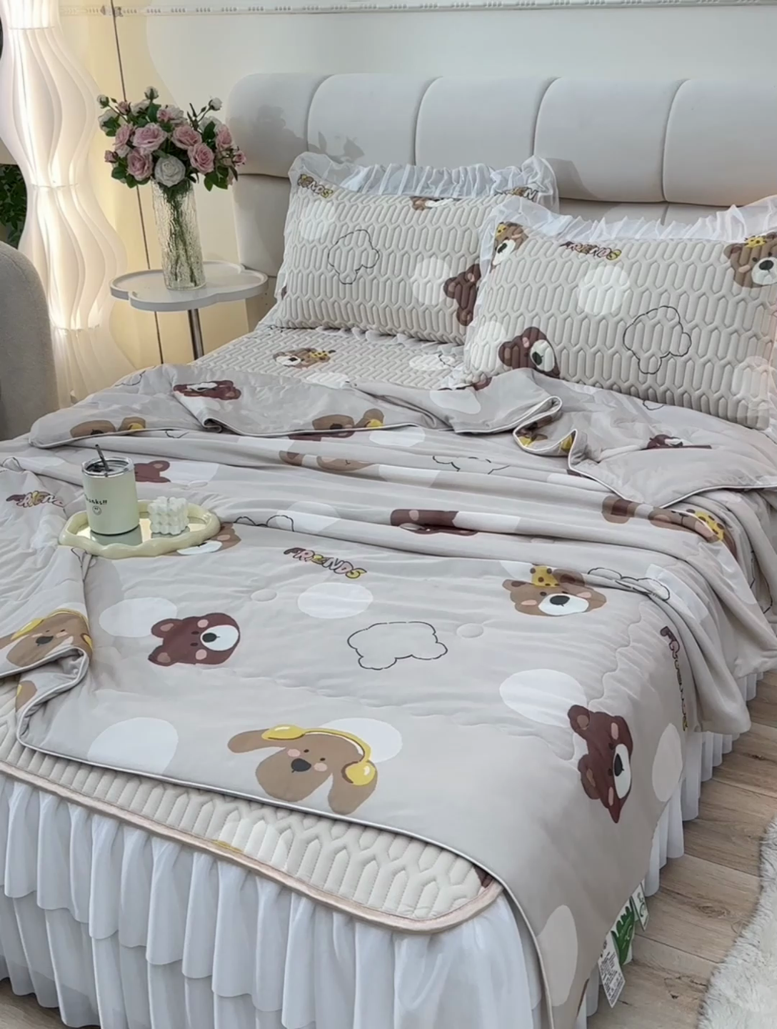 91家纺网 家纺一手货源 找家纺 畅畅家纺 2025新款夏季凉感丝印花足球花凉席夏被夏凉被空调被四件套 足球花-可爱小熊