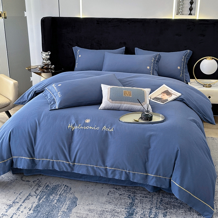 91家纺网 家纺一手货源 找家纺 宇彬家纺 2025直播新款13374全棉纯棉母婴级压线一字绣纯色刺绣四件套全棉纯棉贡缎新疆长绒字母款铂金系列 铂金 宾利蓝