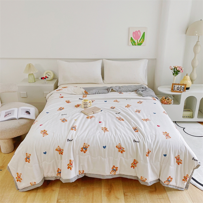 91家纺网 家纺一手货源 找家纺 南北家居 2025新款亲肤泡泡棉提花夏被 欢乐熊