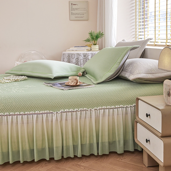 91家纺网 家纺一手货源 找家纺 桂雅居 2025春夏新款高分子凉席三件套床裙款 青草绿