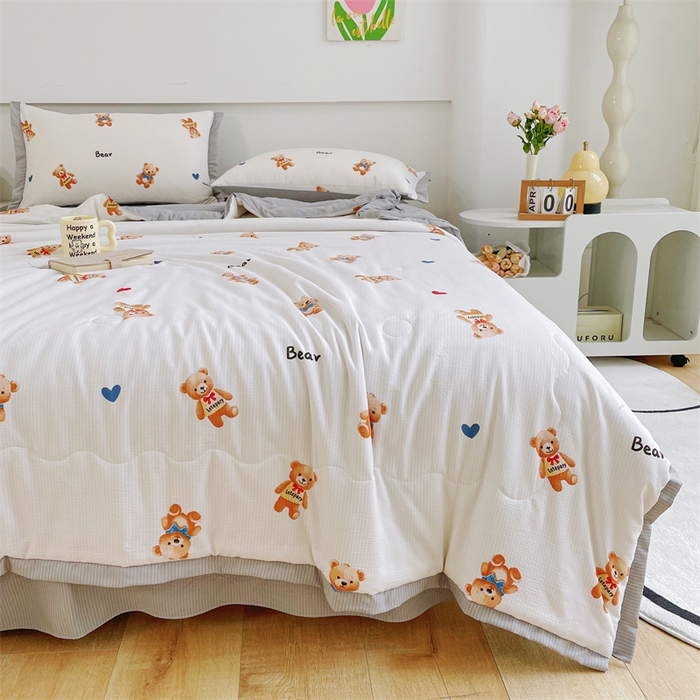 91家纺网 家纺一手货源 找家纺 南北家居 2025新款亲肤泡泡棉提花夏被 欢乐熊
