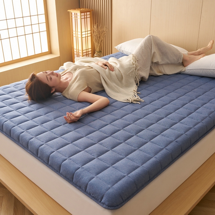 91家纺网 家纺一手货源 找家纺 锦丝钰床垫 2025新款色织水洗棉棉花床垫 牛仔蓝