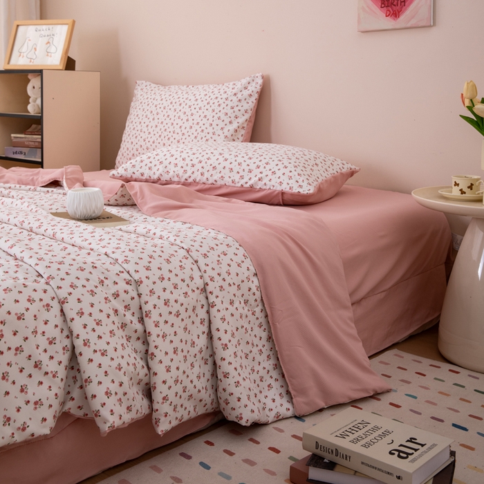 91家纺网 家纺一手货源 找家纺 南北家居 2025新款针织棉双层纱夏被四件套 粉色小花