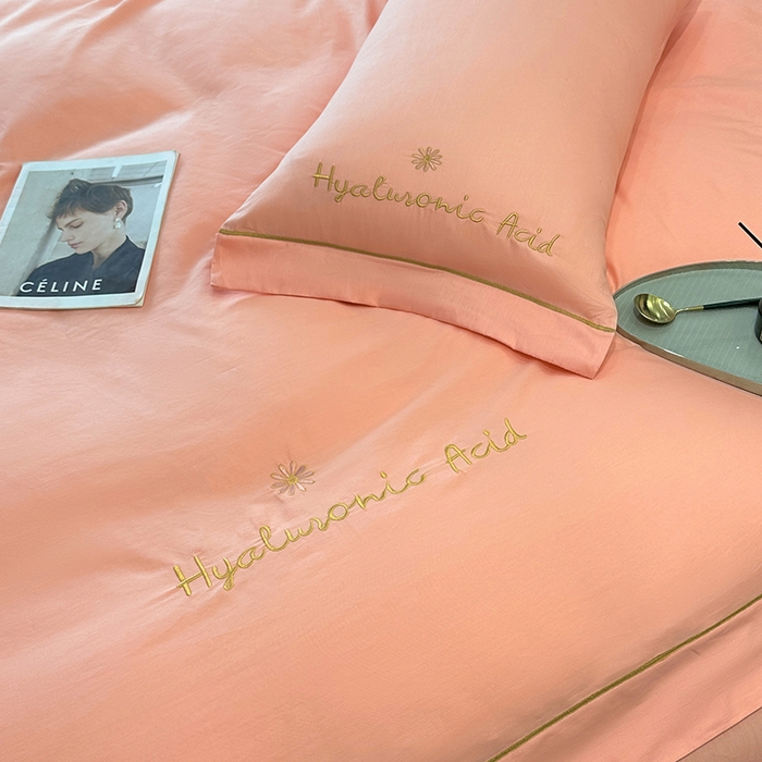 91家纺网 家纺一手货源 找家纺 宇彬家纺 2025直播新款13374全棉纯棉母婴级压线一字绣纯色刺绣四件套全棉纯棉贡缎新疆长绒字母款铂金系列 铂金 玉颜粉