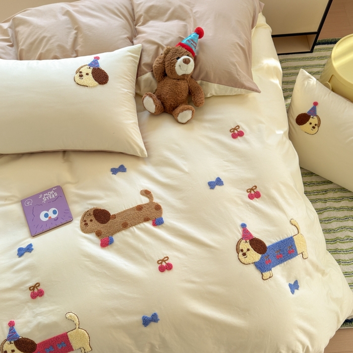 91家纺网 家纺一手货源 找家纺 如意朵2025新款全棉毛巾绣四件套 狗狗家族