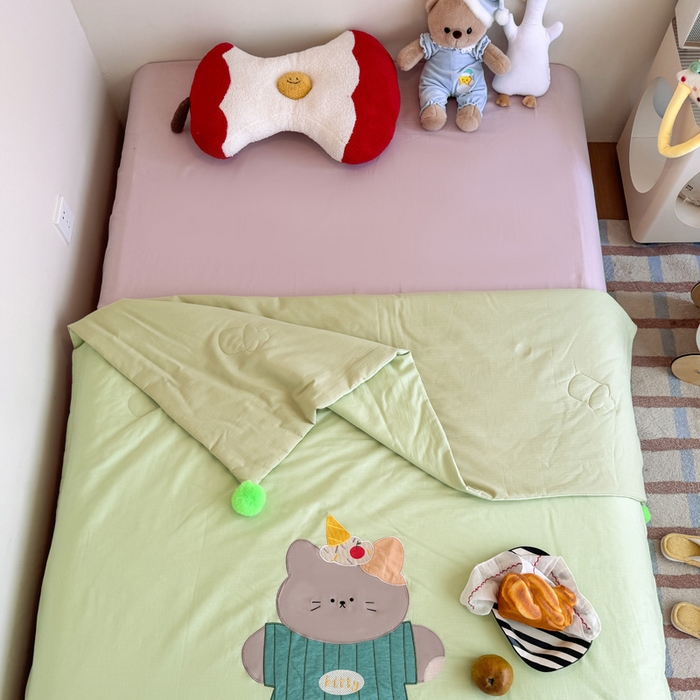 91家纺网 家纺一手货源 找家纺 喜多兔2025新款高精密人字棉贴布绣奶里奶气夏被夏凉被 绿色奶气小猫