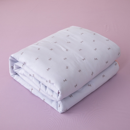 91家纺网 家纺一手货源 找家纺 南北家居 2025新款针织棉双层纱夏被四件套 蔷薇轻舞