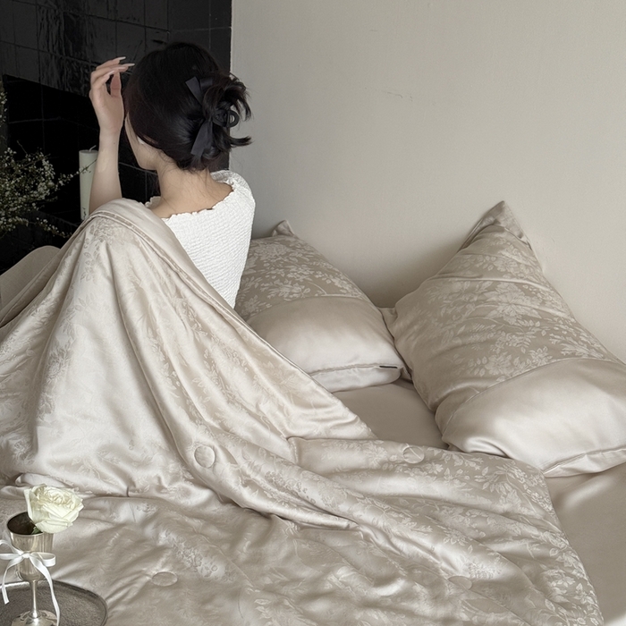 91家纺网 家纺一手货源 找家纺 鹿班家居 2025年夏季60S莱赛尔提花夏被系列-原野【标准会员-20元】 原野-香槟