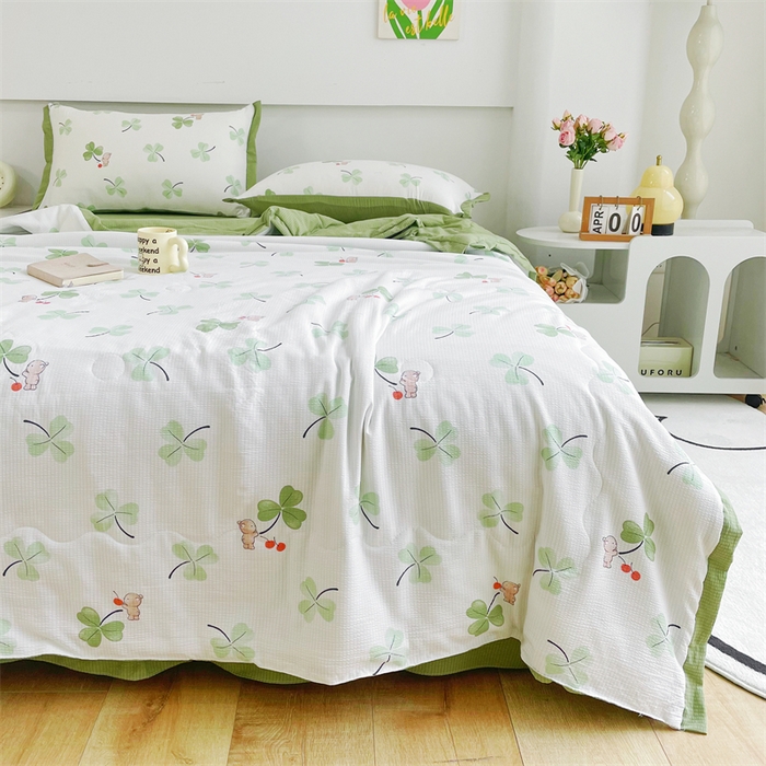 91家纺网 家纺一手货源 找家纺 南北家居 2025新款亲肤泡泡棉提花夏被 三叶草