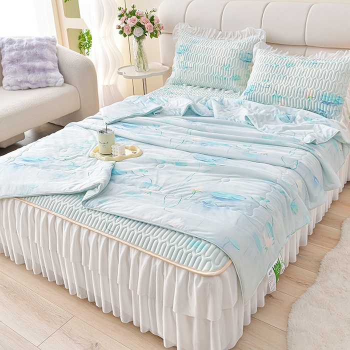 91家纺网 家纺一手货源 找家纺 畅畅家纺 2025新款夏季凉感丝印花足球花凉席夏被夏凉被空调被四件套 足球花-荷塘月色