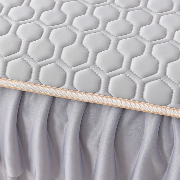 91家纺网 家纺一手货源 找家纺 畅畅家纺 2025新款夏季凉感丝足球花纯色凉席夏被四件套 足球花-陨石灰