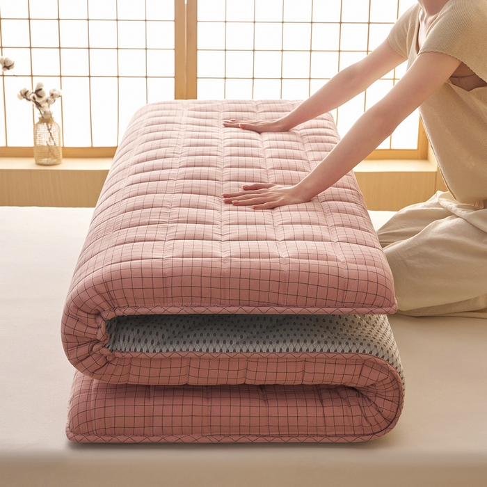 91家纺网 家纺一手货源 找家纺 锦丝钰床垫 2025新款色织水洗棉棉花床垫 小粉格