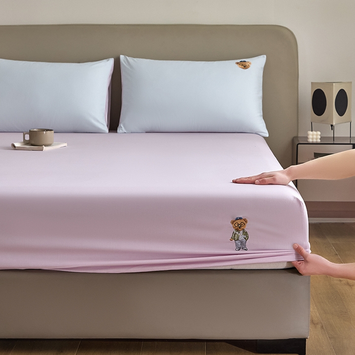 91家纺网 家纺一手货源 找家纺 禾时 2025新款A类全棉卡通小熊刺绣床笠床套床罩床垫保护套 贝尔熊-紫