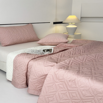 2025新款舒适莱赛尔天丝夹棉床盖 菱格床盖-豆沙