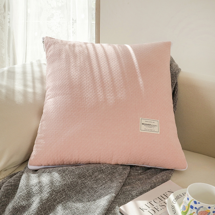 91家纺网 家纺一手货源 找家纺 番茄+ 2025新款简约全棉色织抱枕被 落樱粉